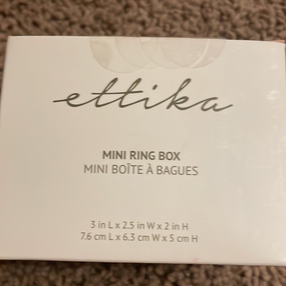 New in Box ettika mini ring box - Picture 4 of 6